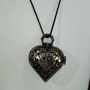 Alice In Wonderland Queen Of Hearts Ornate Puffed Heart Bronze Necklace Locket